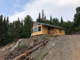 Wild alaskan salmon spawn in the creek july through november. Best Of Airbnb Alaska 14 Stunning Cabins Homes Rentals