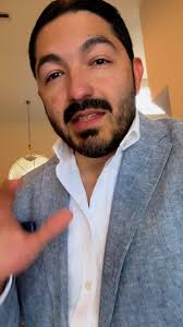 Estamos contactando a todos los colombianos migrantes. A todos los que  andan por el mundo! Tenemos que unirnos para salvar a Colombia en su hora  más oscura. Petro se quiere quedar en