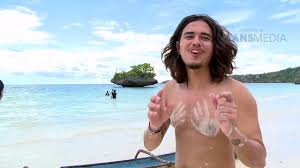 Pesepakbola shahar ginanjar shirtless locker room selfie. Mtma Dion Wiyoko Di Ceplokin Telor Di Sulawesi 13 05 17 Part 3 Youtube
