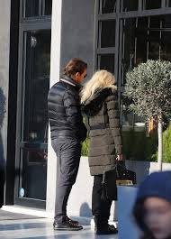 Αυτό είναι το νέο τους σπίτι στην κηφισιά. Gia Bolta Kai Pswnia Bghkan H Elenh Menegakh Kai O Makhs Pantzopoylos Fwto