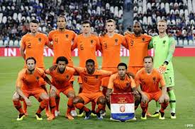 Live roulette spelen in een online casino geeft je het gevoel dat je live aanwezig bent aan de roulettetafel. Welke Oranje Spelers Gaan Het Wk Wel Kijken Mee Met Oranje