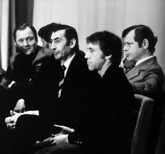 скачать фильм в бой идут одни старики черно белый 1980 G Tvorch Vecher Br Vajnerov Cdl V Pavlov Evgenij Gevorgyan Muz Vysockij Arkanov Karikatury Znamenitostej Akter Pevcy