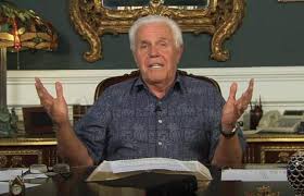 Insólito 💸 Millonario pastor...