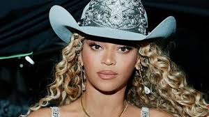 Beyoncé's daughter Rumi distracts mom and sister Blue Ivy mid-performance —  Tina Knowles reacts