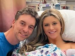 Pau Gasol y Cat McDonnell dan la bienvenida a su segundo hijo