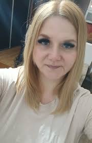 Born in 1980, 1981, 1982, 1983, 1984, 1985, 1986, 1987, 1988, or 1989. Show  it off! Let's prove we're not old yet! 😁 The best decade, shine on!  🥰🤗✨️💎 1982