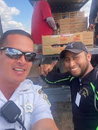 🍓𝓖𝓸𝓸𝓭 𝓝𝓮𝔀𝓼 𝓢𝓾𝓷𝓭𝓪𝔂🍓 #teamHCSO Deputies got the opportunity  to spend time with some of the members of our community at Mendoza Farms in  Plant City this week! March 2-12, thousands of people