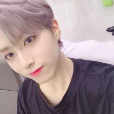 Xion Our Moons From The Show Up Until Idol Radio You Have No Idea How Reassured Xionie Feels Because Of Moonsㅠㅠ Lets M Idol Beautiful Boys Kpop Idol