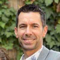 Damien Carr's Instagram, Twitter & Facebook