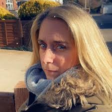 Can anyone recommend a good hairdresser for curly hair cuts in the area  please?