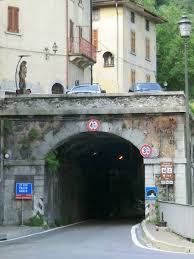 Edolo is a village in lombardy and has about 4290 residents and an elevation of 699 metres. Tunnel Edolo Edolo Structurae
