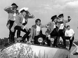 Reminiscing On Paul Revere The Raiders Oregon Music Hall Of Fame Paul Revere Raiders Revere
