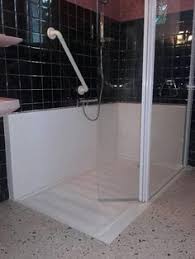 Profitez D Une Douche En Toute Securite Avec Www Seniorbains Com Vous Avez La Possibilite D Encastre Le Receveur Dans Le So Douche Porte Baignoire Baignoire