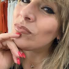 Paste di mandorla ricetta semplice e veloce ci occorrono 400 g di mandorle  pelate 200 g di zucchero due albumi di circa 60 g un cucchiaio di miele la  buccia di arancia