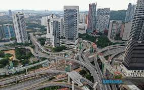 Sebagai ibu kota, kuala lumpur merupakan kota paling modern dan berkembang di malaysia. Bernama Kuala Lumpur Bandar Bandar Utama Lengang Hari Ketiga Perintah Kawalan Pergerakan