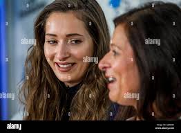 Stephanie courtney immagini e fotografie stock ad alta risoluzione