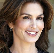 Die zusammenarbeit mit dem deutschen textilriesen. Cindy Crawford Welt
