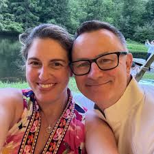 A new COVID-19 variant may be causing "razor blade" sore throats in people  who get it.