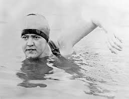Two Years After Winning A Gold And A Pair Of Bronzes At The 1924 Paris Olympics Manhattan Born Gertrude Ederle 19 Became The 6th Person An Fotografie Vrouw