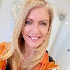 Melissa Epps's Instagram, Twitter & Facebook