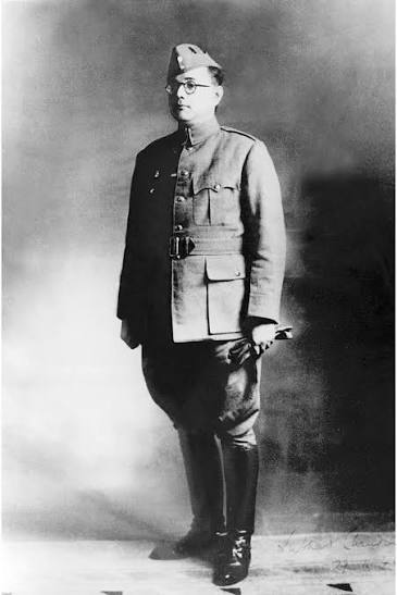 File:Subash Chandra Bose standing in Indian National Army uniform.jpg - Wikimedia Commons