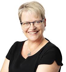 Petra Walker's Instagram, Twitter & Facebook