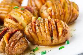 100 g cascaval emmentaler ras 3 cartofi mari un ou o lingura si jumatate de faina sare, piper doua oua faina pesmet si ulei pentru ingrediente: Deliciu De Weekend Cartofi Acordeon La Cuptor