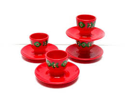 Coquetiers Rouges Plastique Motif Fleurs Vertes Emsa W Germany Vintage Annees 70 Coquetier Motif Fleurs Fleurs Vertes