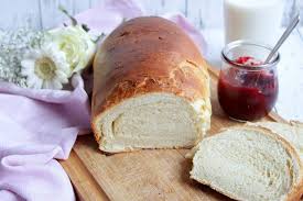 Weich Fluffig Lecker Das Besondere An Diesem Brioche Rezept Ist Dass Es Mit Wenig Zucker Und Butter Gebacken W Brioche Rezept Rezepte Lebensmittel Essen