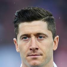 At 31 years of age, the polish international stands at the height of 6′ 0″ ft. Robert Lewandowski Bio Wiki Age Height Weight Net Worth Relationship Career Facts Biography Gist