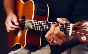 Gitar adalah alat musik petik yang paling populer. 15 Alat Musik Modern Dan Cara Memainkannya Bukareview