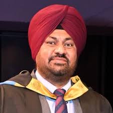 Congratulations to the remarkable 85 October '22 students who have been  awarded the prestigious Student Leadership and Academic Excellence  scholarships! 👏 👏 👏 Receiving the Student Leadership…