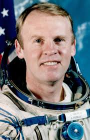 Astronaut Biography: Andrew Thomas