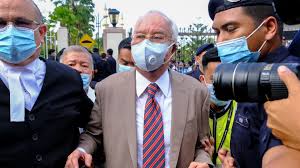 Former malaysian prime minister najib razak, centre, wearing a face mask among his supporters arrives at the courthouse in kuala lumpur, malaysia, on tuesday. Najib Razak Former Malaysian Prime Minister Found Guilty In 1mdb Case Wsj
