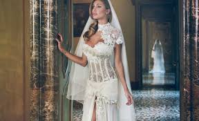 Conosci la nuova collezione di vestiti da cerimonia di pronovias. Napoli Belen Rodriguez Inaugura La Xxviii Edizione Di Tutto Sposi Sposi Magazine