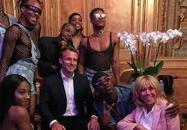Le développement exponentiel de la fête de la musique s'est parfois accompagné d'une dérive commerciale. La Fete De La Musique A L Elysee Les Incroyables Photos D Emmanuel Et Brigitte Macron Qui Font La Fete Elle