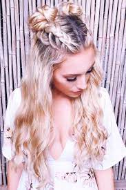 40 Einfache Coachella Frisuren Fur Das Boho Bound Babe Bound Coachella Einf Sac Modeli Fikirleri Orgu Sac Modelleri Kendin Yap Sac