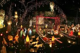It S The Season To Pile The Family Into The Car Be Dazzled By Christmas Light Disp Best Christmas Lights Best Christmas Light Displays Christmas Light Displays