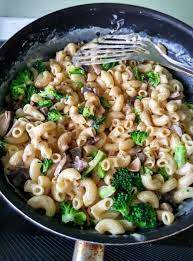100 gram makaroni elbow, rebus dan tiriskan. Hanya 7 Bahan Mudah Macaroni Cheese Untuk Tetamu Yang Nak Datang Beraya