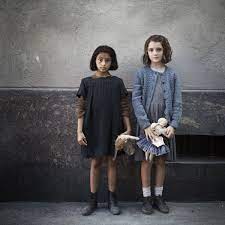 Ferrante's sentences have an incantatory nothing you read about elena ferrante's work prepares you for the ferocity of it. —amy rowland, the new york times. Elena Ferrante Meine Geniale Freundin Als Serie Zwei Glucksgriffe Der Spiegel
