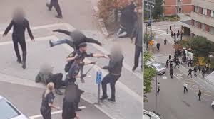Jun 03, 2021 · två män är allvarligt skadade efter att ha hamnat i bråk på en balkong i sätra och har förts till sjukhus. 3s7e Yqy0mnpwm