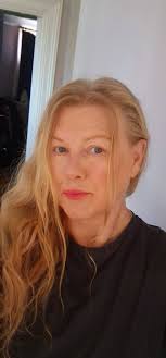 Hi everyone, I'm Sarahjane textile artist and painter.