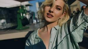 Artista a fost filmată recent în compania unui bărbat misterios, semn că răzvan simion este istorie, iar aceasta a trecut mai departe. Lidia Buble IndrÄƒgostitÄƒ Din Nou BÄƒrbatul Meu Va Fi Cel Mai Fericit