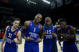 Anadolu efes kulübünün kuzey kıbrıs türk cumhuriyeti'ndeki basketbol antrenörüyle temasa geçerek abisi ve kendisini i̇stanbul'a davet ettiğini dile getiren genç oyuncu, abimle beraber i̇stanbul'a geldik. Anadolu Efes Basketbolcularina Irkcilik Iddiasi Evrensel