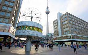 In modernising 'berlin alexanderplatz', qurbani has created an ambitious but also stridently melodramatic moral parable that seems oddly dated. One80 Hostel Berlin Portal Dein Hostel Am Alexanderplatz