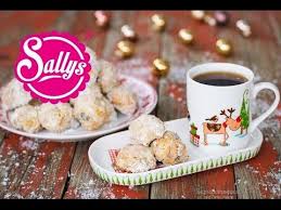Feines Quarkstollen Konfekt Mit Marzipan Orangen Und Gehackten Mandeln Stollen Rezept Konfekt Platzchen Backen Weihnachten