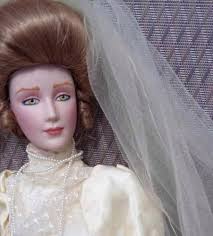 Sinistro: boneca “possuída” leiloada pela internet ataca novos donos