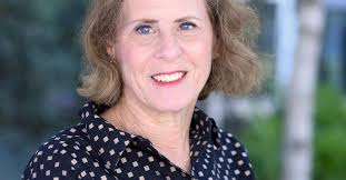 Debra Browne's Instagram, Twitter & Facebook