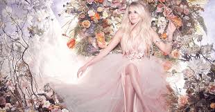 Carrie underwood has announced a book tour to promote her new book, find your path: Carrie Underwood Surprises Fans With Valentine S Day Dinner Concert Tickets Sounds Like Nashville