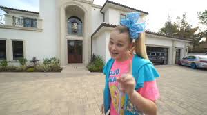 The former tlc star said in the youtube video: Jojo Siwa 16 Shows Off Her Enormous New La Mansion Complete A Rainbow Bed Two Walk In Closets And Plenty Of Jojo Bows